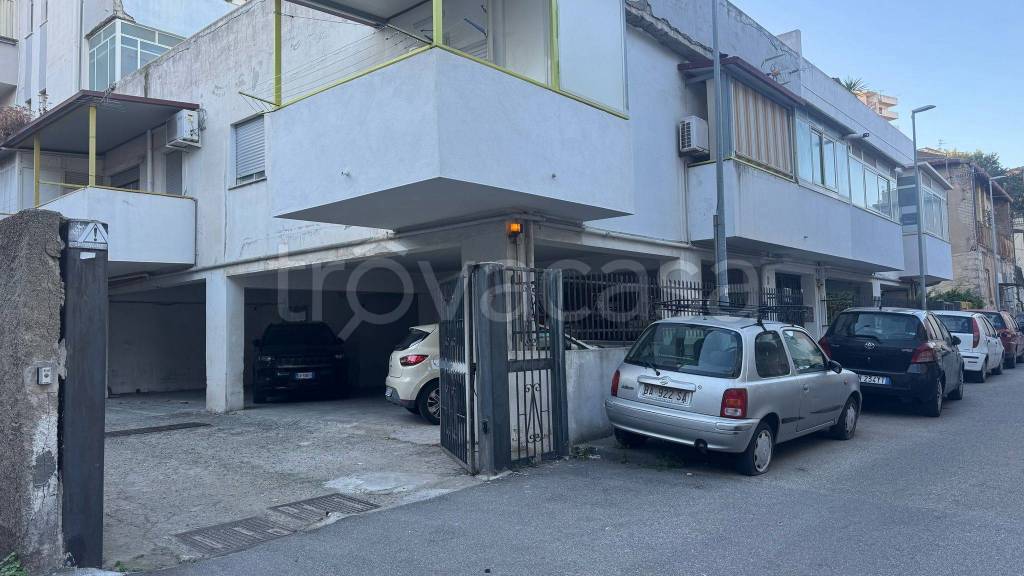 locale commerciale in vendita a Messina