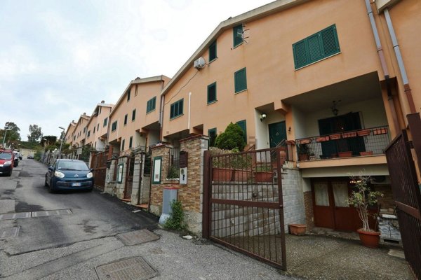 casa indipendente in vendita a Messina in zona Santa Lucia