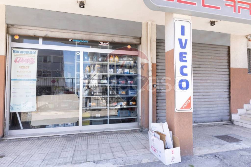 negozio in vendita a Messina in zona Tremestieri
