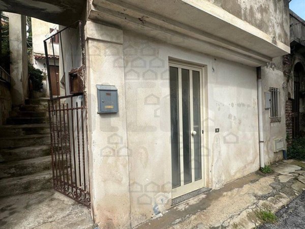 casa indipendente in vendita a Messina in zona Centro Storico