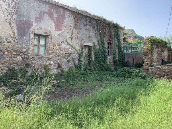 casa indipendente in vendita a Messina in zona Spartà