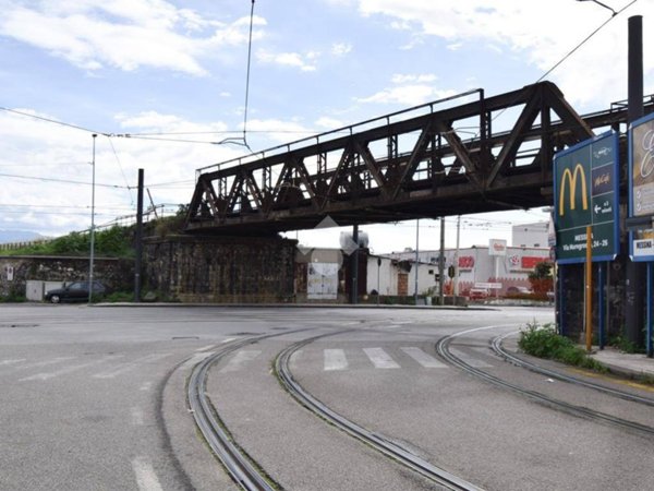 negozio in vendita a Messina in zona Gazzi