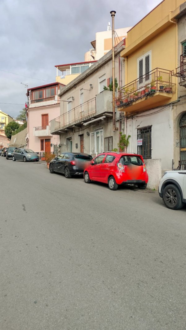 locale commerciale in vendita a Messina in zona Gazzi