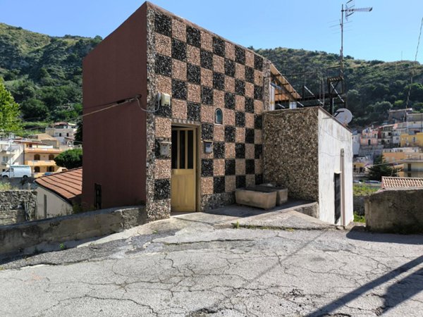 casa indipendente in vendita a Messina in zona Santa Margherita