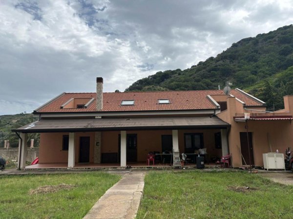 casa indipendente in vendita a Messina in zona Centro Storico