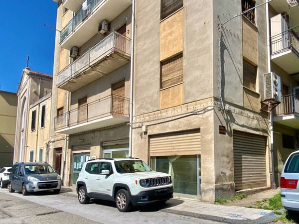 locale commerciale in vendita a Messina