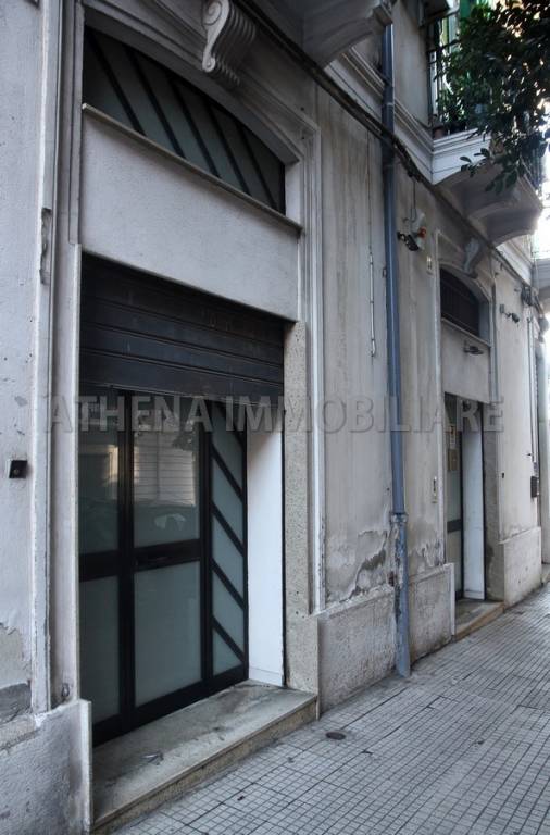 locale commerciale in vendita a Messina