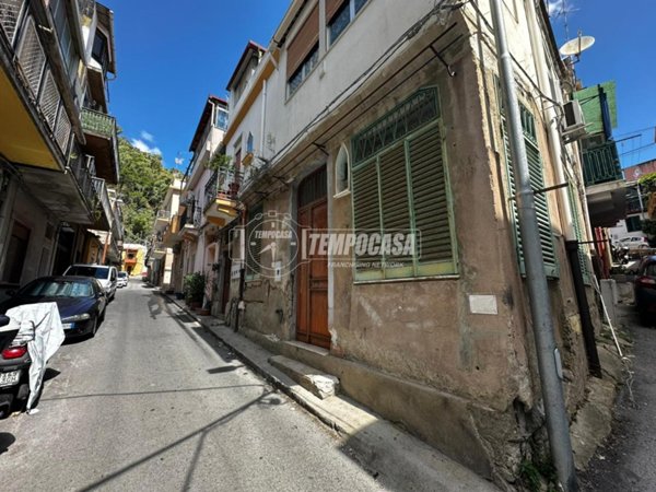 casa indipendente in vendita a Messina in zona Centro Storico