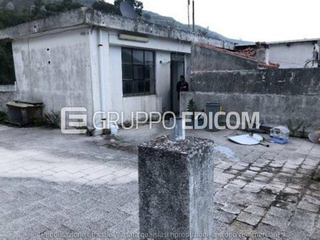 locale commerciale in vendita a Messina in zona Bordonaro