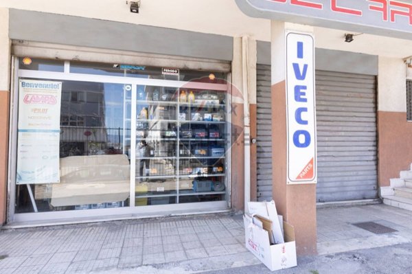 negozio in vendita a Messina in zona Tremestieri