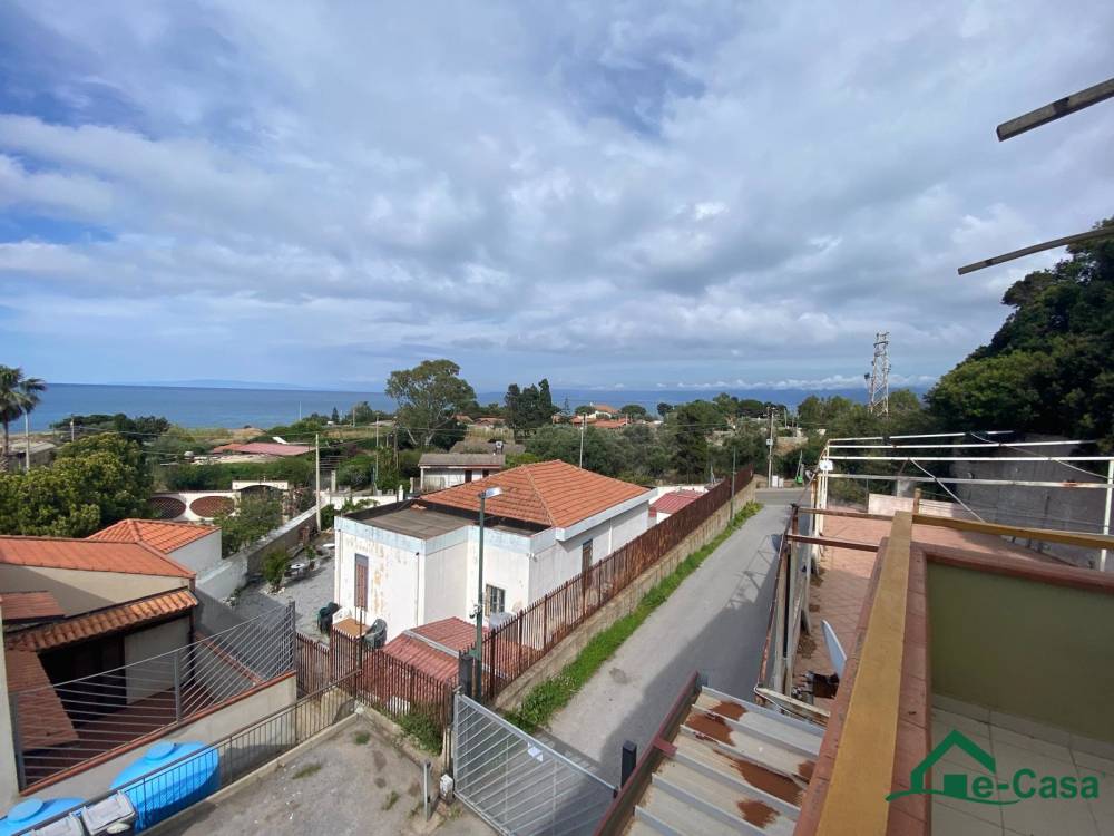 appartamento in vendita a Messina in zona Acqualadroni