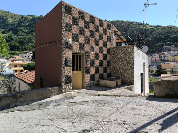 appartamento in vendita a Messina in zona Mili Marina
