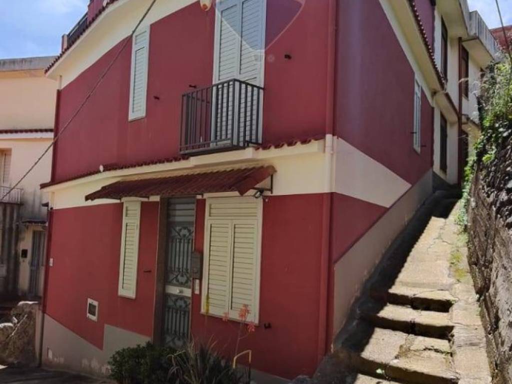 casa indipendente in vendita a Messina in zona Larderia