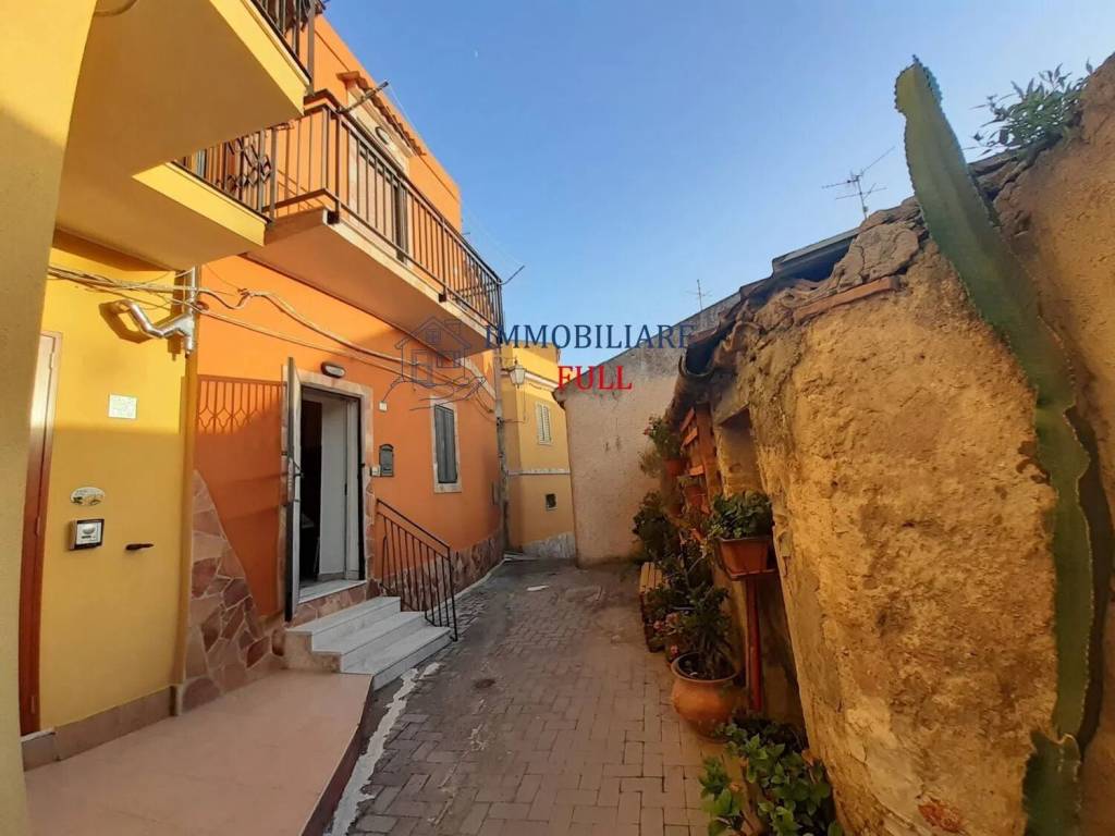 casa indipendente in vendita a Messina in zona Santa Lucia