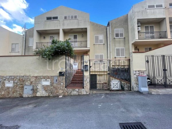 casa indipendente in vendita a Messina in zona Santa Lucia