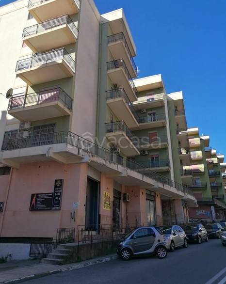 locale commerciale in vendita a Messina in zona Gravitelli