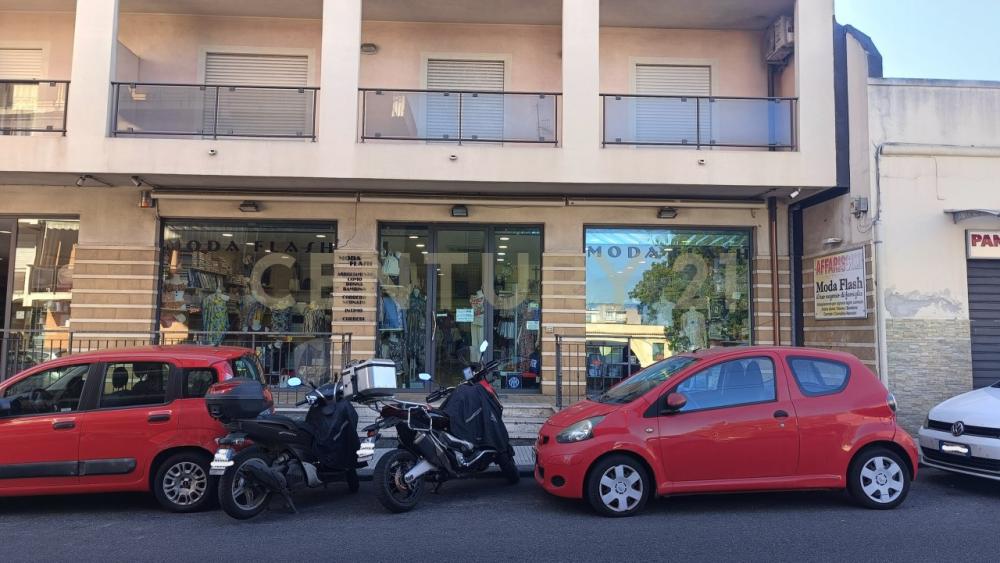 locale commerciale in vendita a Messina in zona Contesse