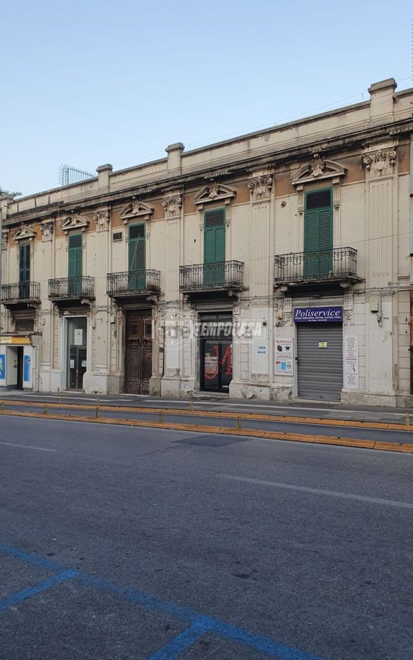 locale commerciale in vendita a Messina in zona Centro Storico