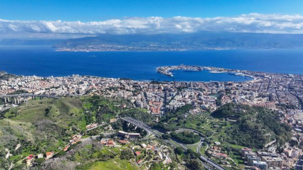 villa in vendita a Messina in zona Centro Storico