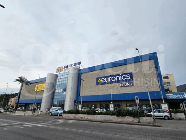 negozio in vendita a Messina in zona Tremestieri