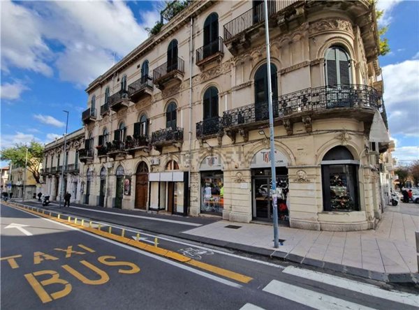 locale commerciale in vendita a Messina in zona Centro Storico