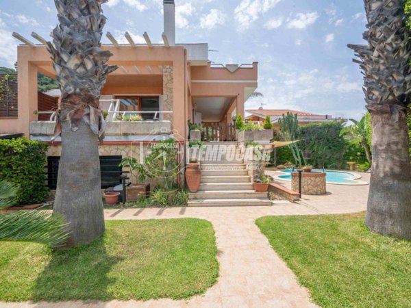 casa indipendente in vendita a Messina in zona Rodia