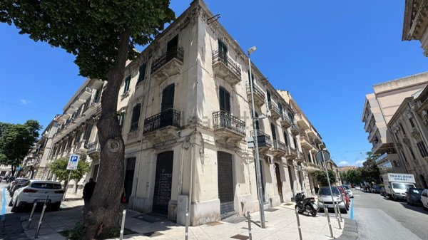 locale commerciale in vendita a Messina in zona Centro Storico