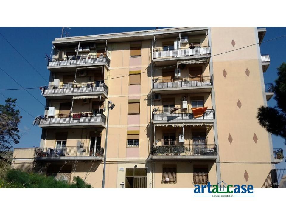 locale commerciale in vendita a Messina in zona Gazzi