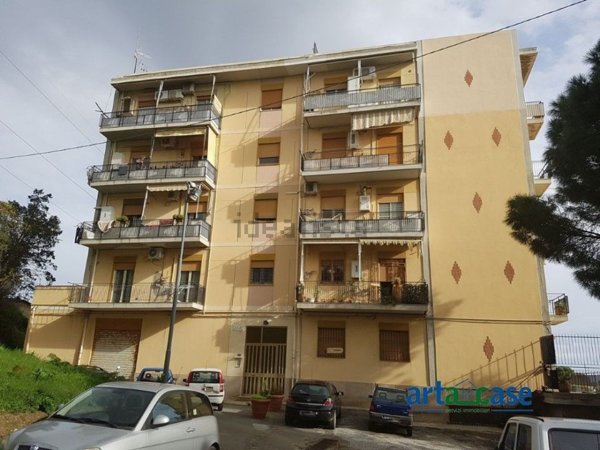locale commerciale in vendita a Messina in zona Gazzi