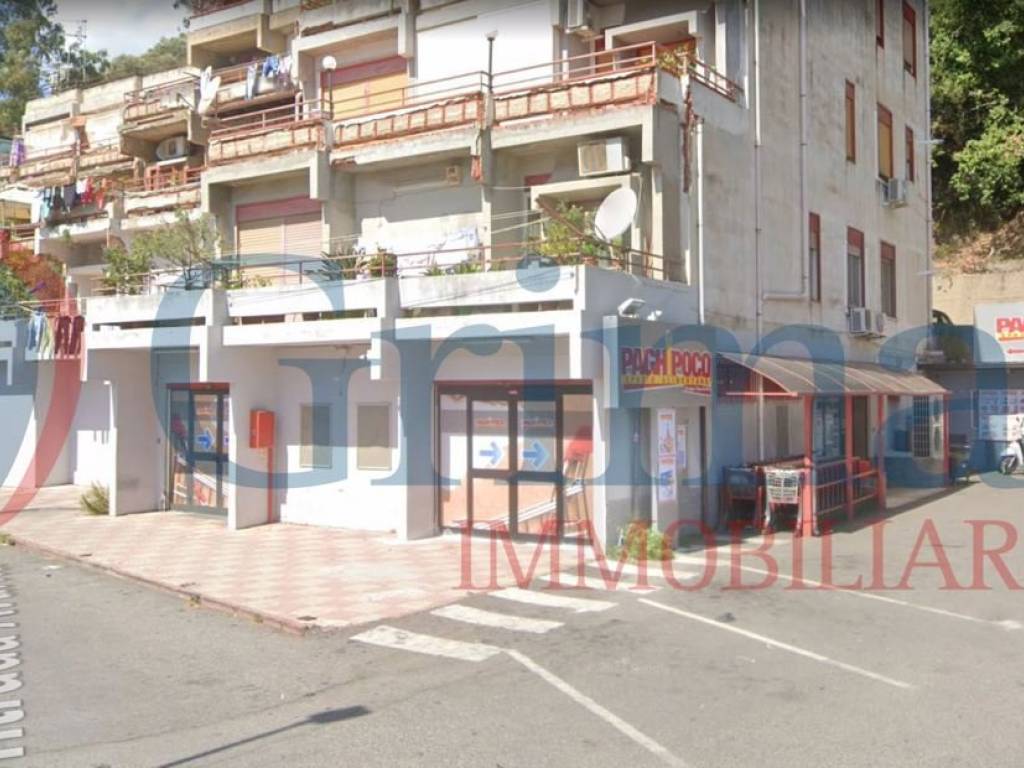 negozio in vendita a Messina in zona Santissima Annunziata