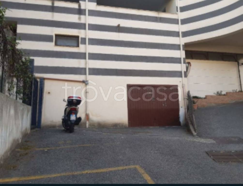 locale commerciale in vendita a Messina in zona Gravitelli