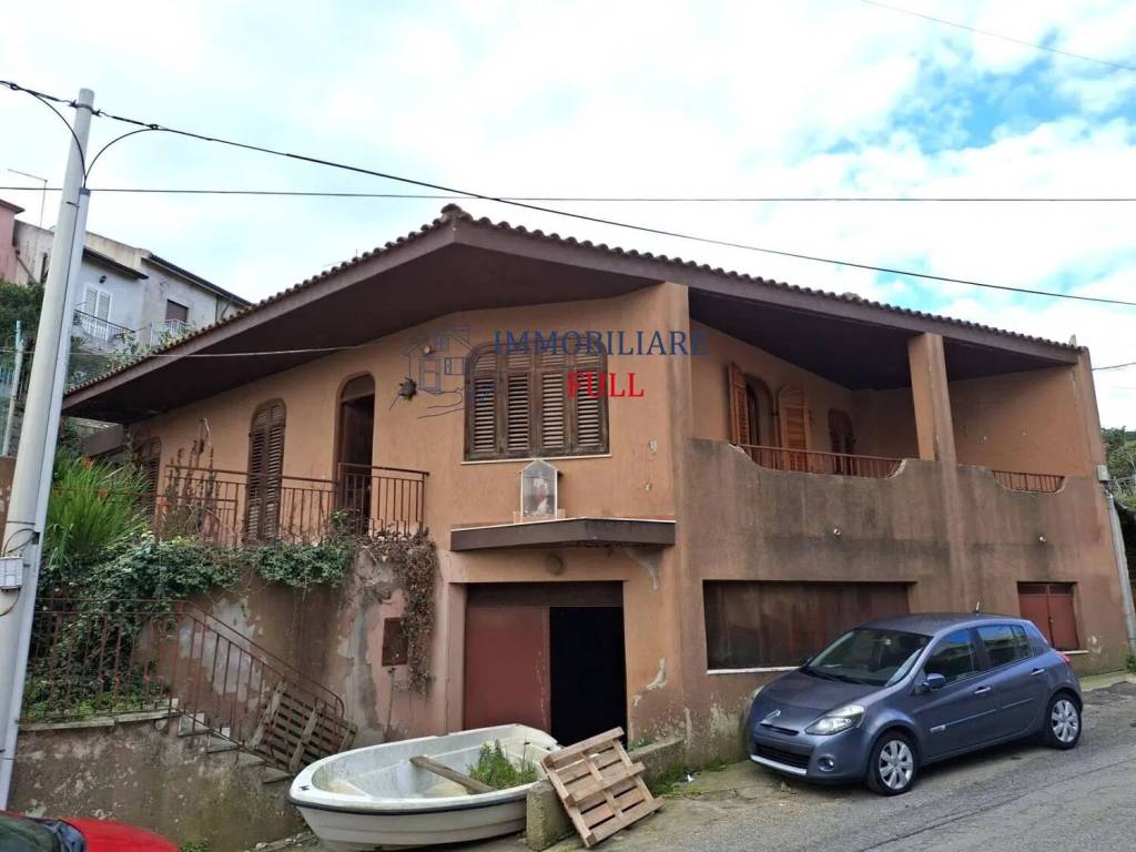 casa indipendente in vendita a Messina in zona Faro Superiore