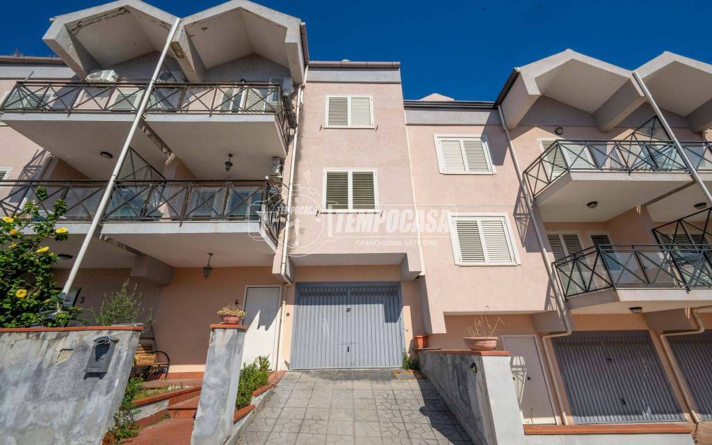 casa indipendente in vendita a Messina in zona Larderia