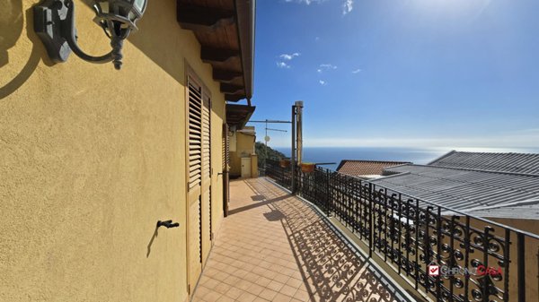 casa semindipendente in vendita a Messina in zona Centro Storico