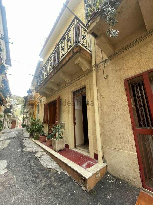 casa indipendente in vendita a Messina in zona San Filippo