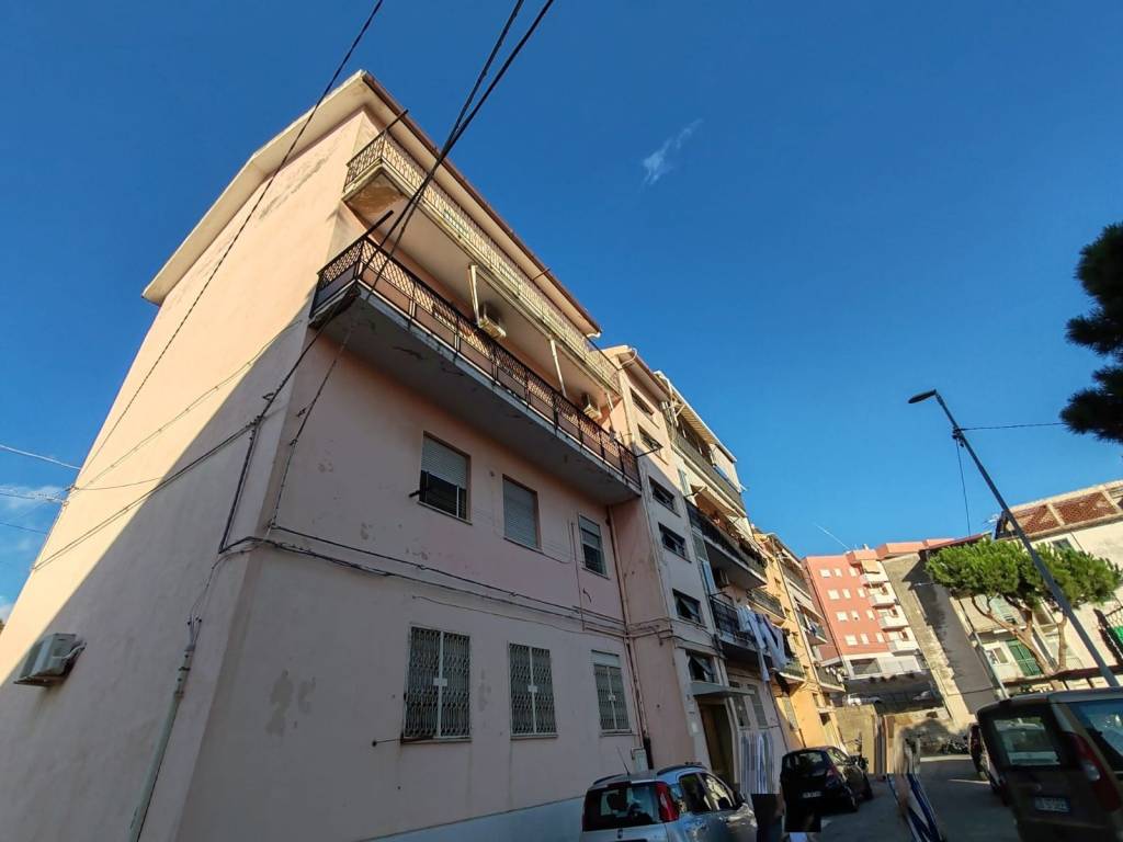intera palazzina in vendita a Messina in zona Gazzi