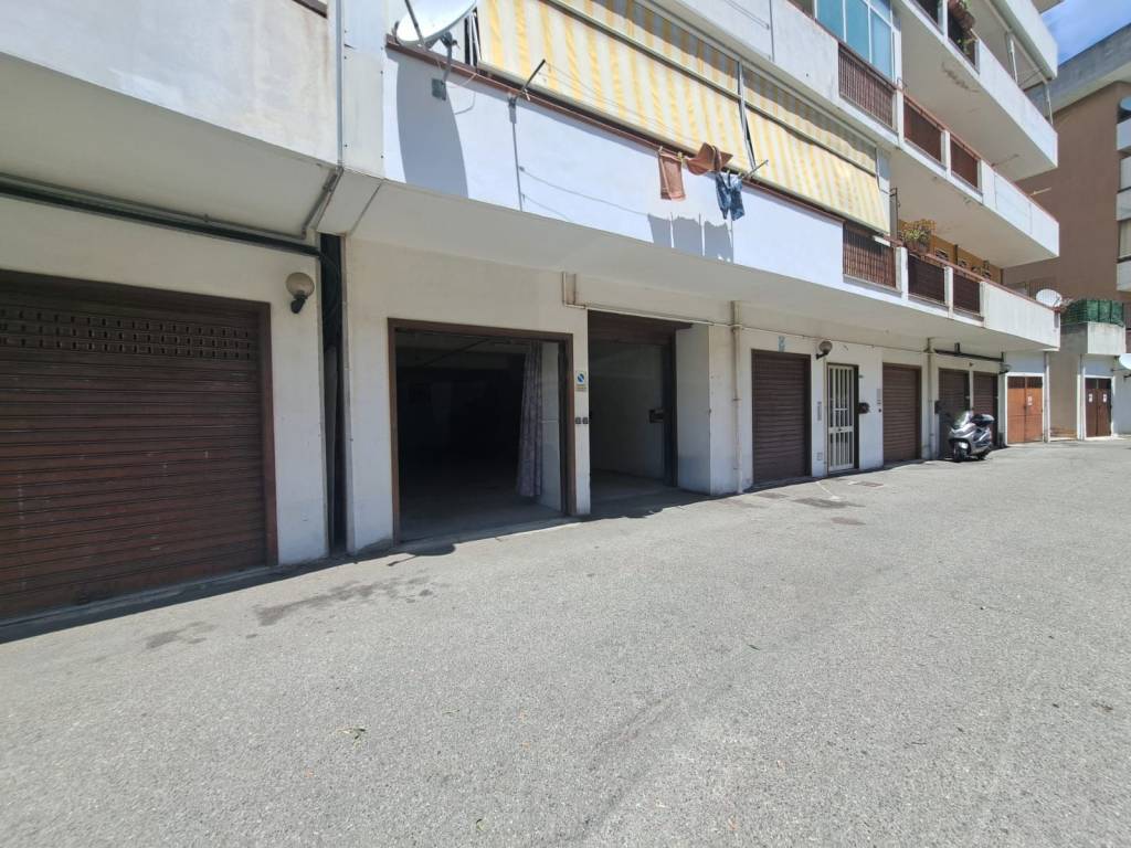 locale commerciale in vendita a Messina in zona Gazzi