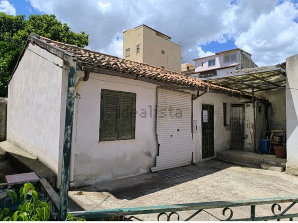 appartamento in vendita a Messina in zona Santa Lucia