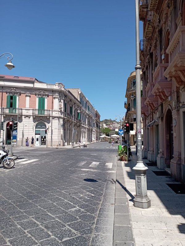 locale commerciale in vendita a Messina in zona Centro Storico