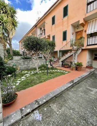 casa indipendente in vendita a Messina in zona Santa Lucia