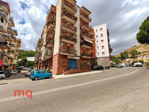 locale commerciale in vendita a Messina in zona Gravitelli