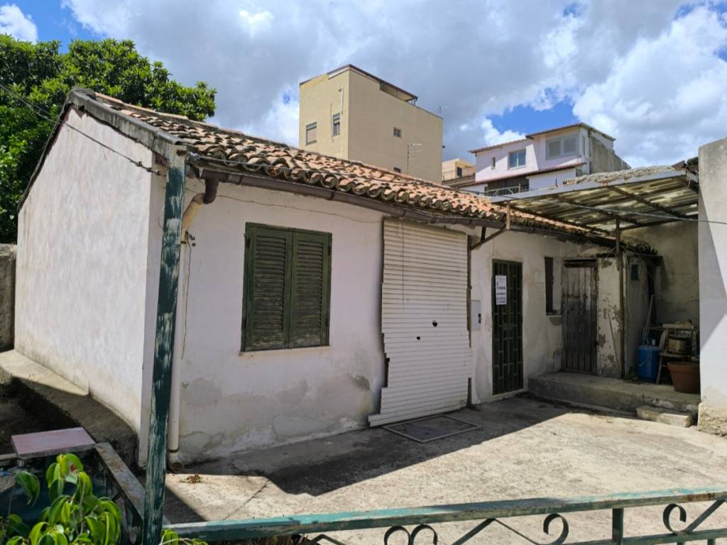 appartamento in vendita a Messina in zona Santa Lucia