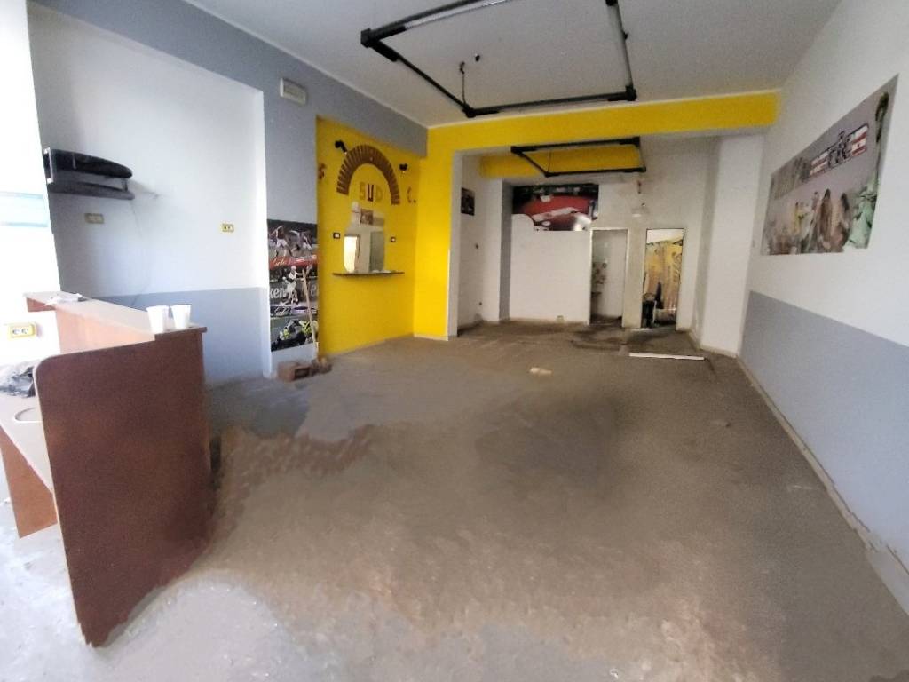 negozio in vendita a Messina in zona Santissima Annunziata