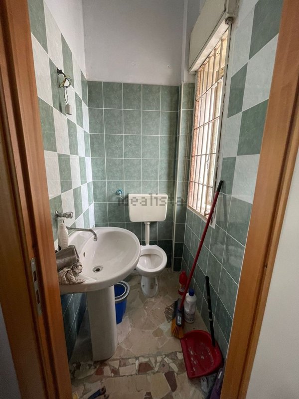 locale commerciale in vendita a Messina in zona Minissale