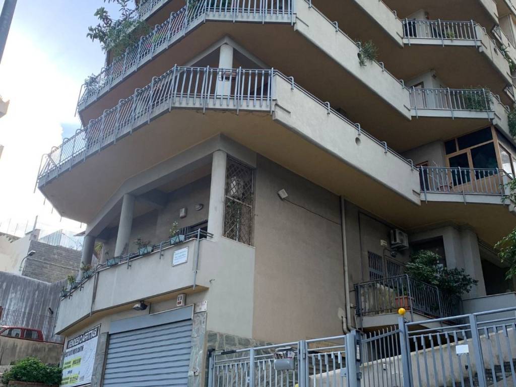 locale commerciale in vendita a Messina