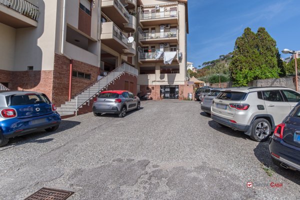 negozio in vendita a Messina in zona Santissima Annunziata