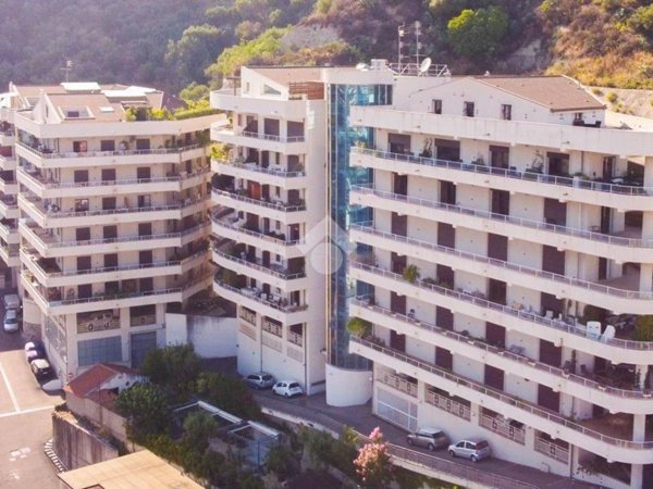 locale commerciale in vendita a Messina