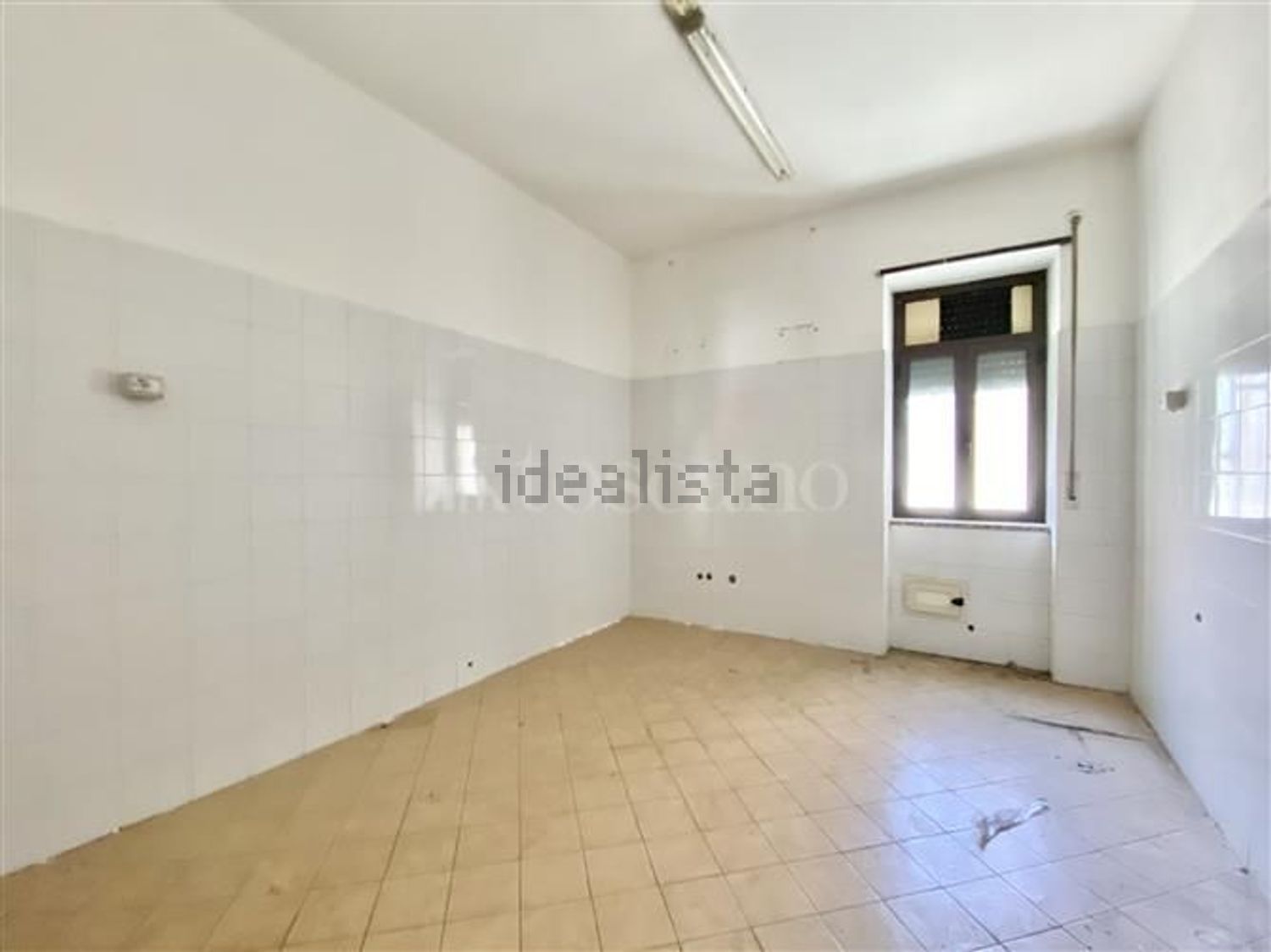locale commerciale in vendita a Messina