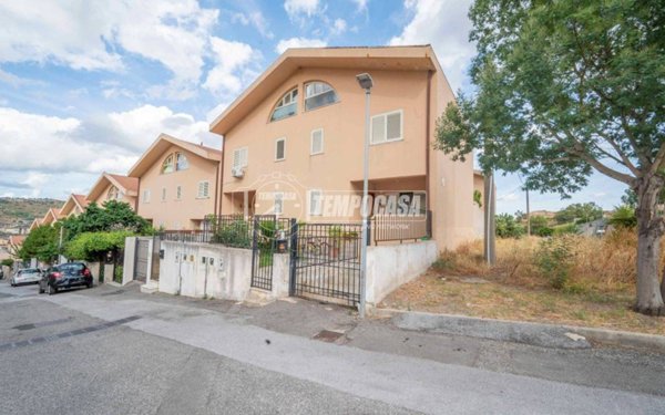 casa indipendente in vendita a Messina in zona Contesse