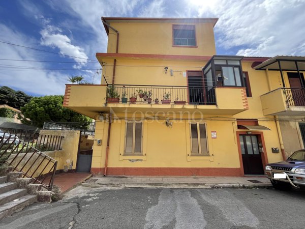 casa indipendente in vendita a Messina in zona Centro Storico